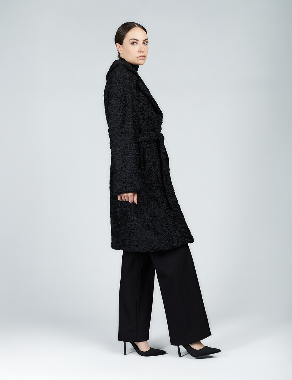 Long Persian coat with black belt, 100cm.