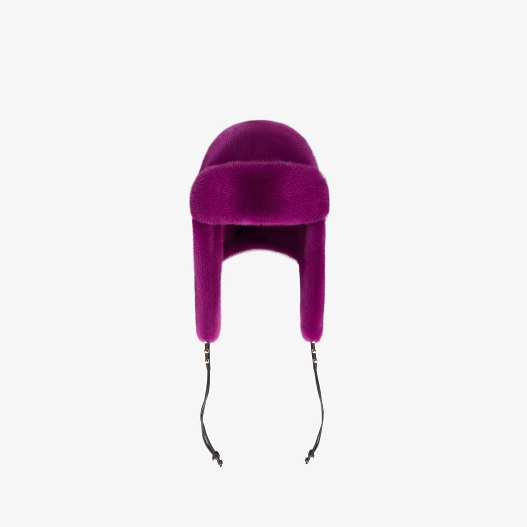 Cappello in visone con para orecchie viola