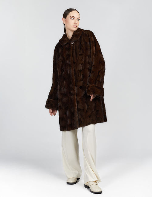 Cappotto al ginocchio in visone con colletto mogano 95cm