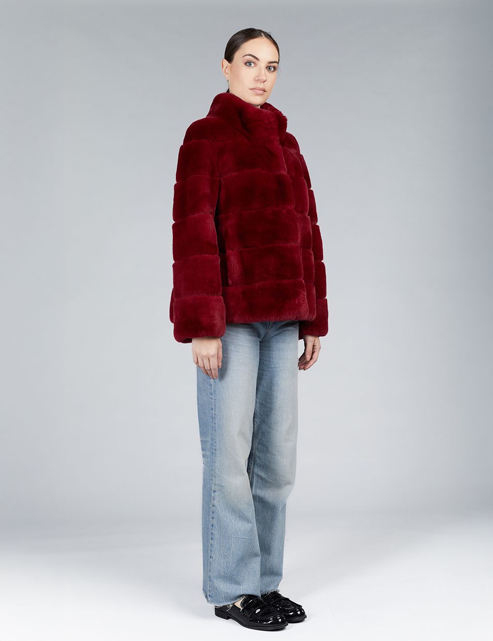 Giacca corta in rex con collo alto rosso 60cm