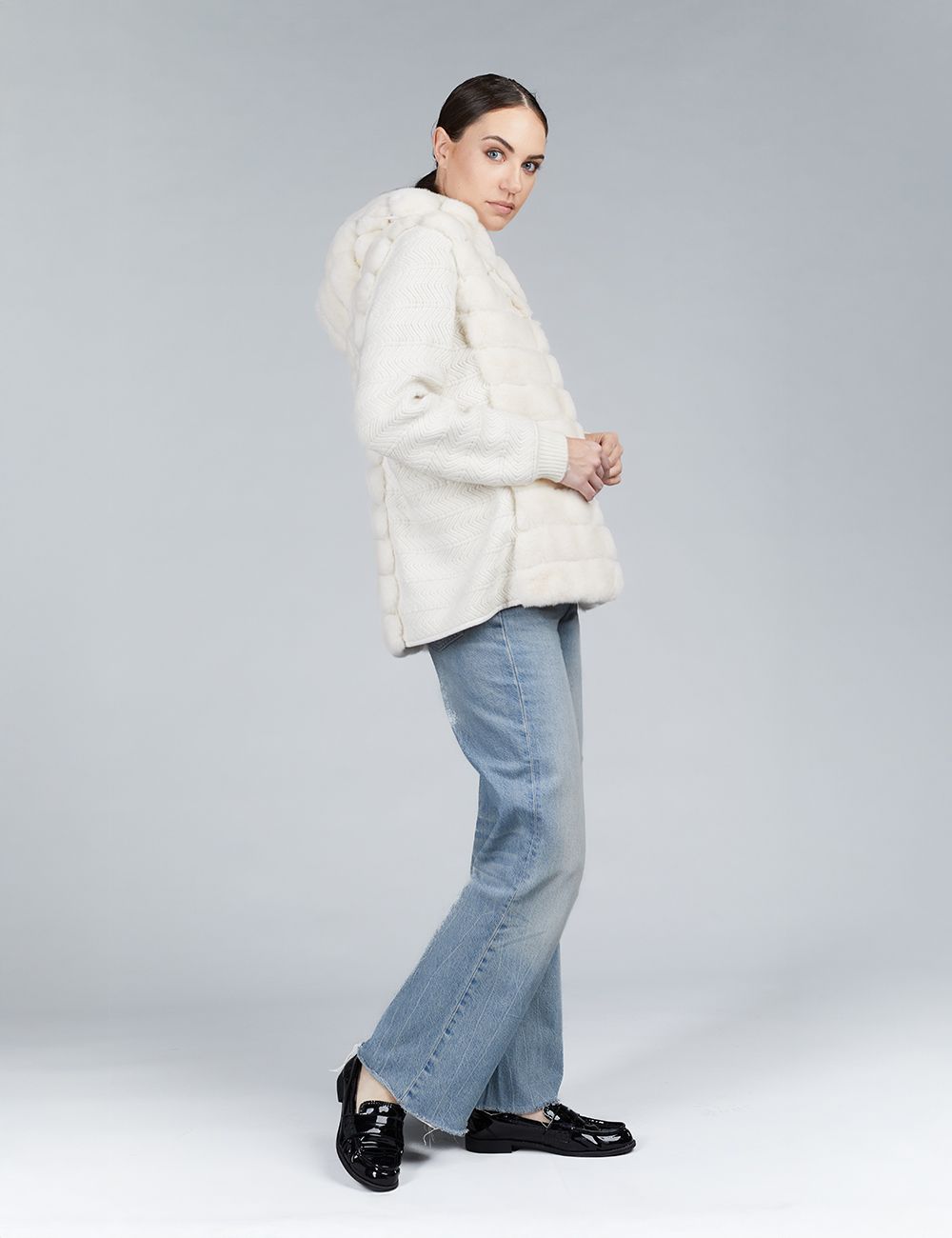 Veste en rex et maillot réversible avec capuche blanche de 70cm.