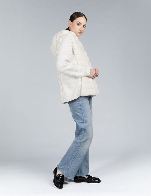 Veste en rex et maillot réversible avec capuche blanche de 70cm.