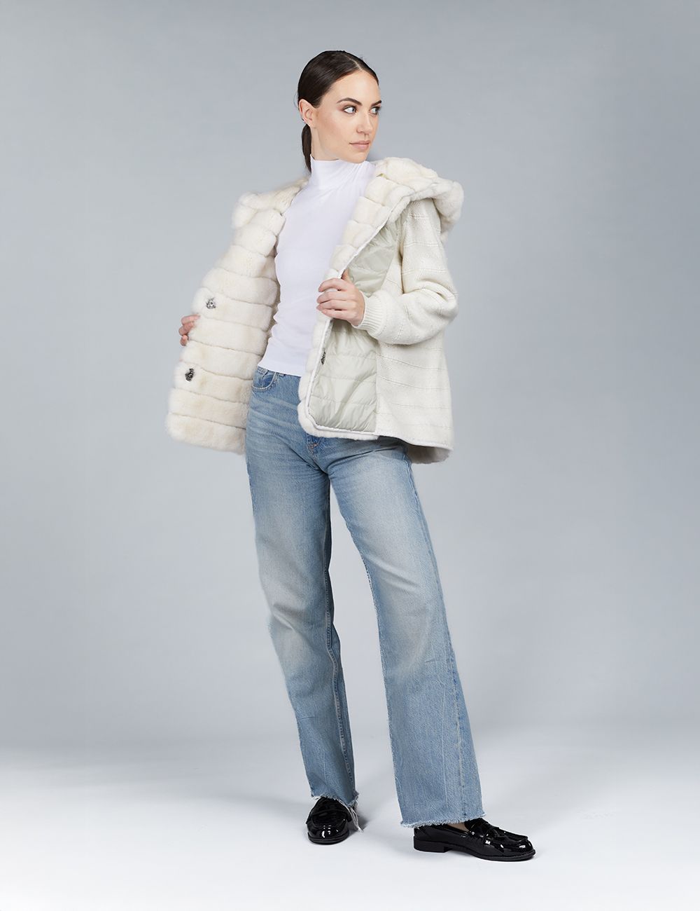 Veste en rex et maillot réversible avec capuche blanche de 70cm.