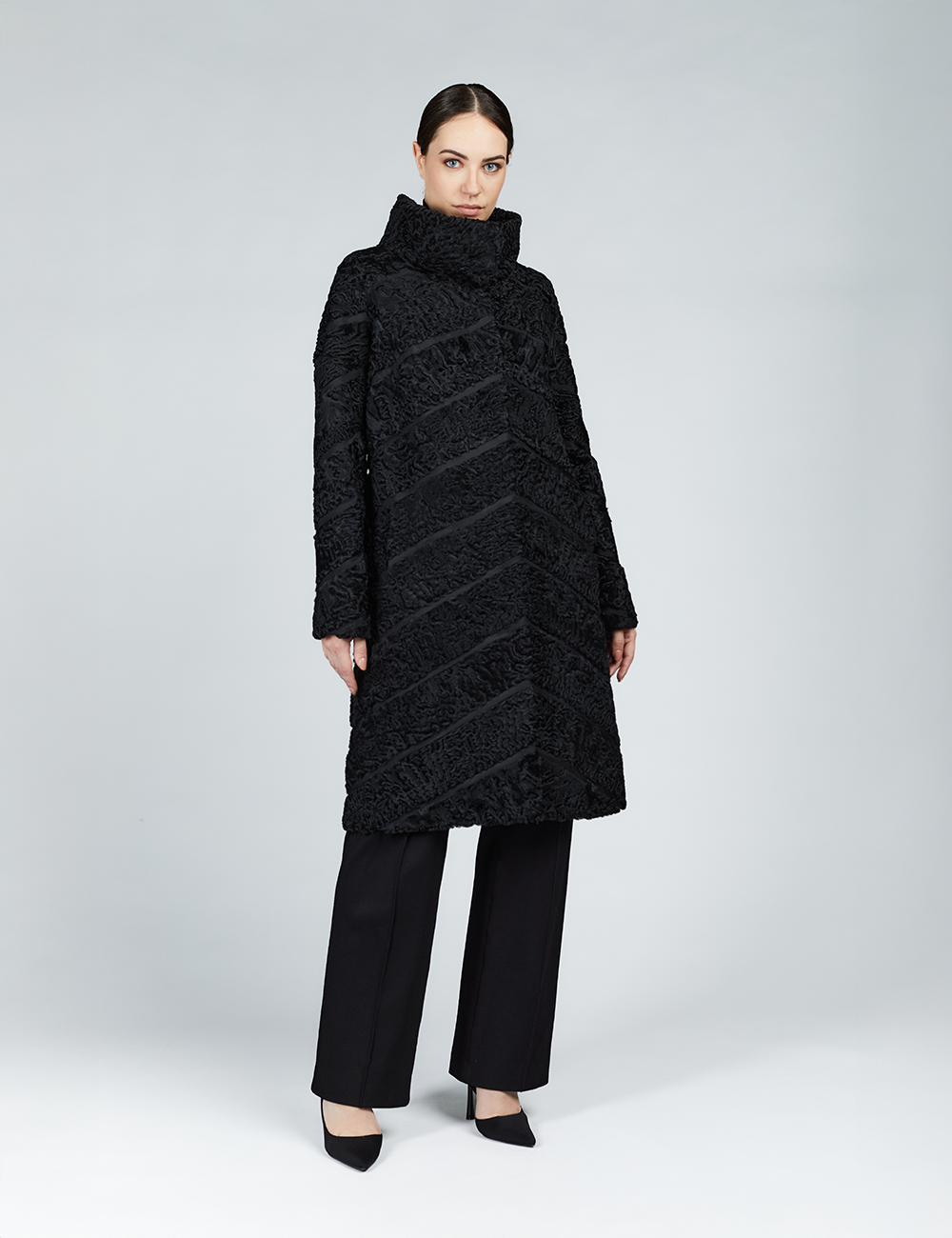 Cappotto in persiano con collo alto nero 100cm