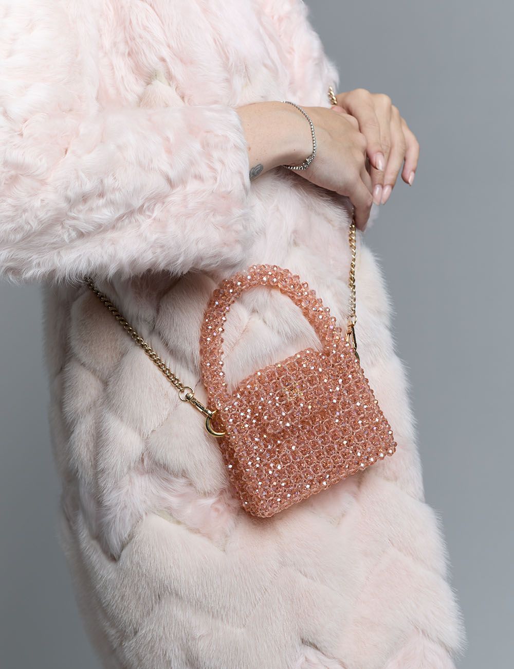 Borsa fatta a mano con micro cristalli rosa