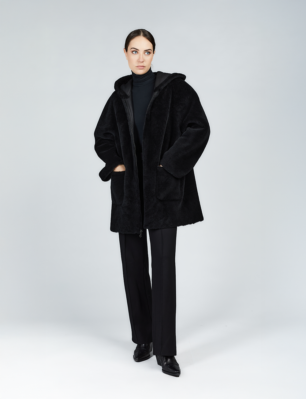 Cappotto in montone con zip e cappuccio reversibile nero 80cm