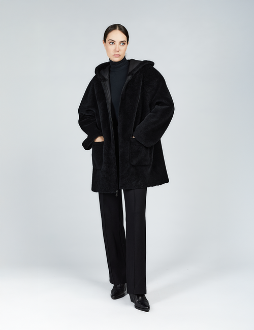 Cappotto in montone con zip e cappuccio reversibile nero 80cm