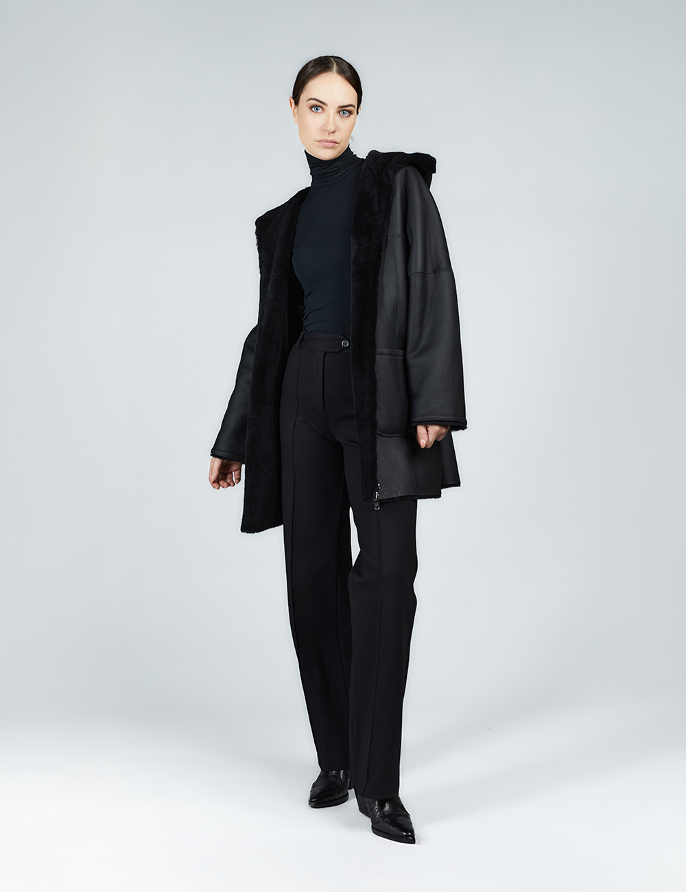 Cappotto in montone con zip e cappuccio reversibile nero 80cm
