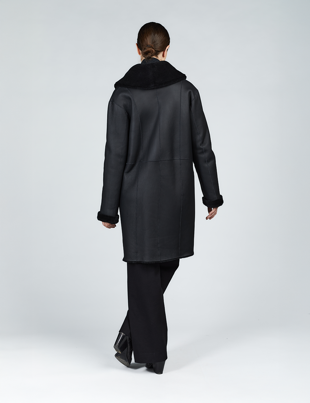 Manteau en peau de mouton avec col anglais réversible noir de 90cm