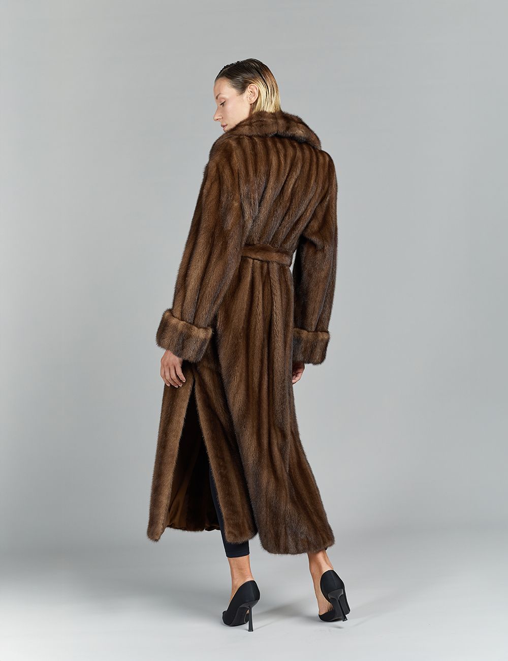 Long mink coat, English collar, demi buff, 135 cm.