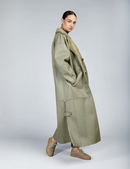 Cappotto lungo in montone con cintura e spacchi verde 130cm