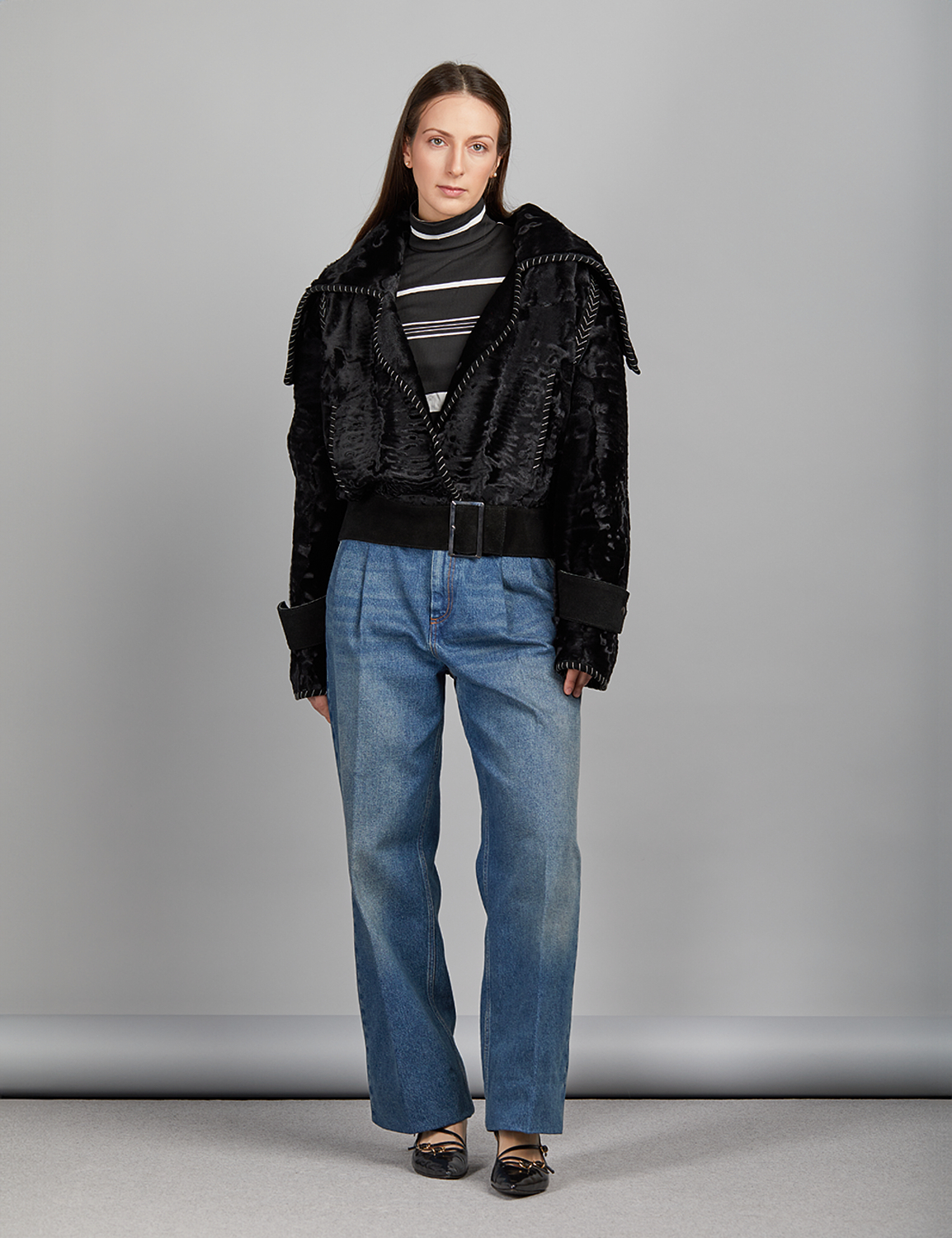 Short Persian jacket with suede details and belt, black, 65 cm.
