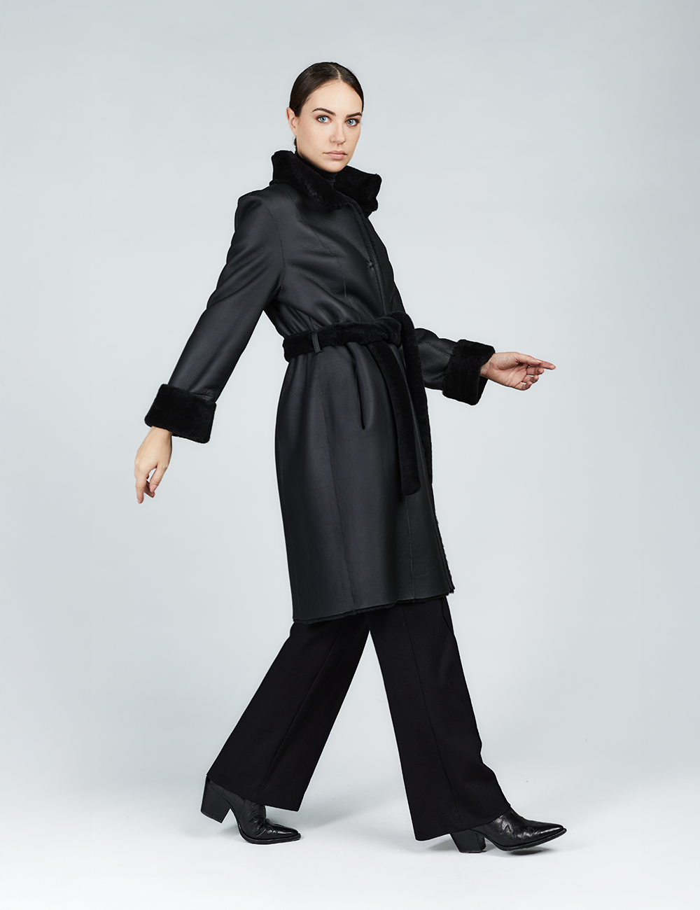 Manteau en peau de mouton noir de 100 cm