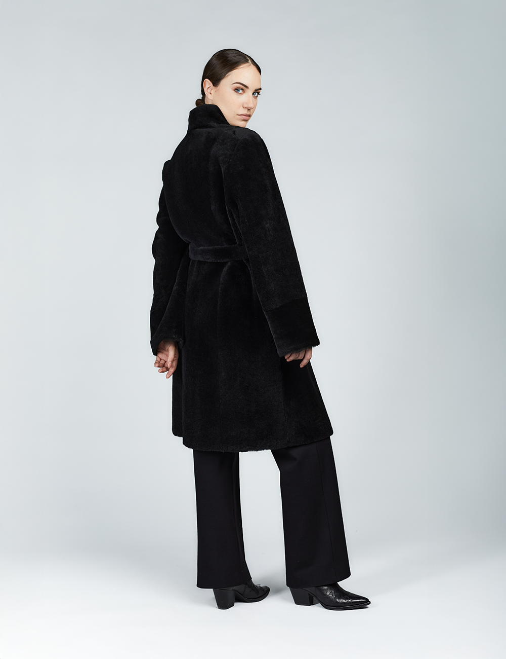 Manteau en peau de mouton noir de 100 cm