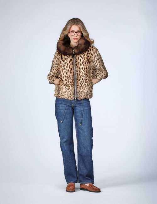 Giacca corta in gatto leopard con collo in zibellino