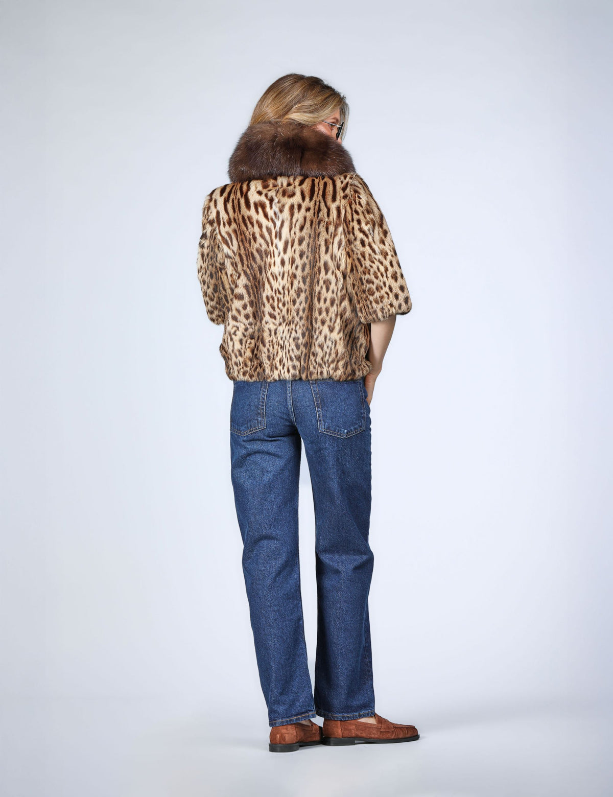 Giacca corta in gatto leopard con collo in zibellino