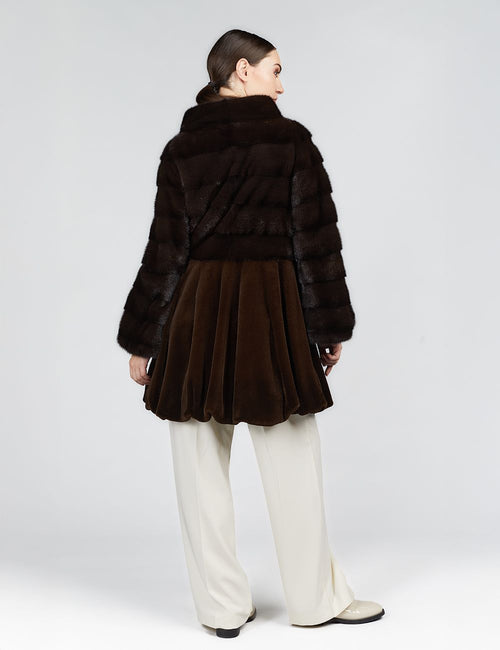 Full mink fur coat with high collar and mahogany trapeze silhouette, 85 cm long.