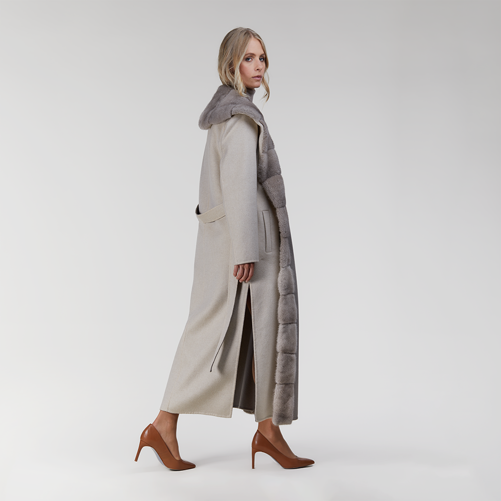 Cappotto lungo in cashmere con bordo in visone e cintura beige 130 cm