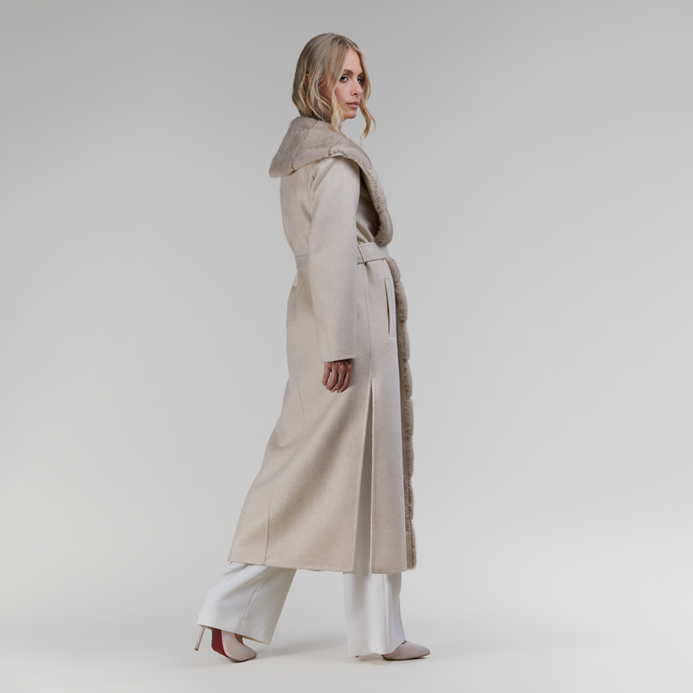 Cappotto lungo in cashmere con bordo in visone e cintura panna 130 cm