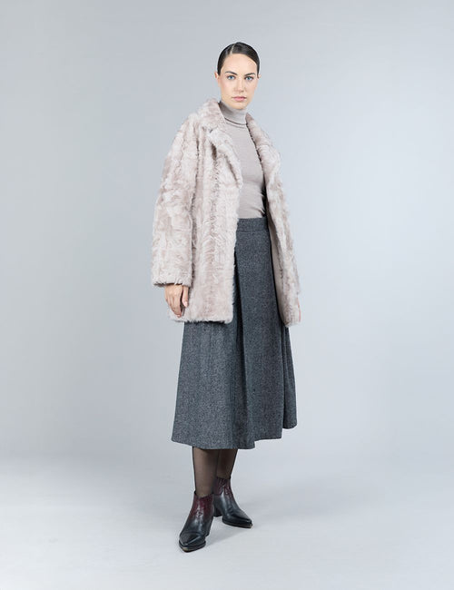 Lambskin coat with English collar, powder pink, 80 cm.