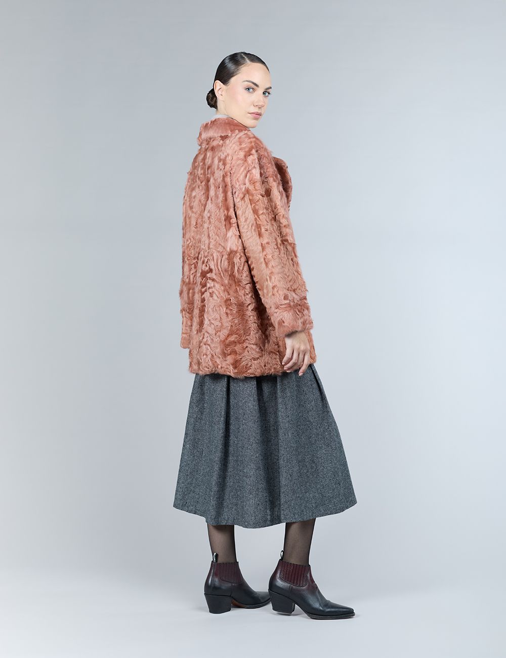 Cappotto in lambskin con collo inglese, rosa, 80 cm