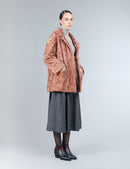 Cappotto in lambskin con collo inglese, rosa, 80 cm