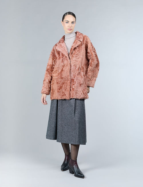 Cappotto in lambskin con collo inglese, rosa, 80 cm