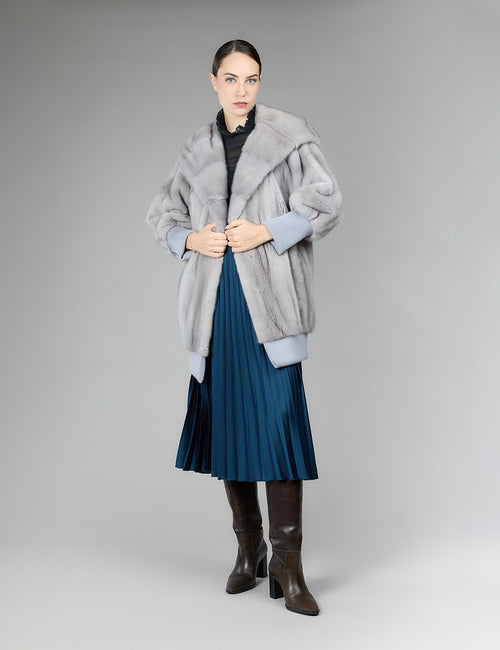 Cappotto di visone con cappuccio