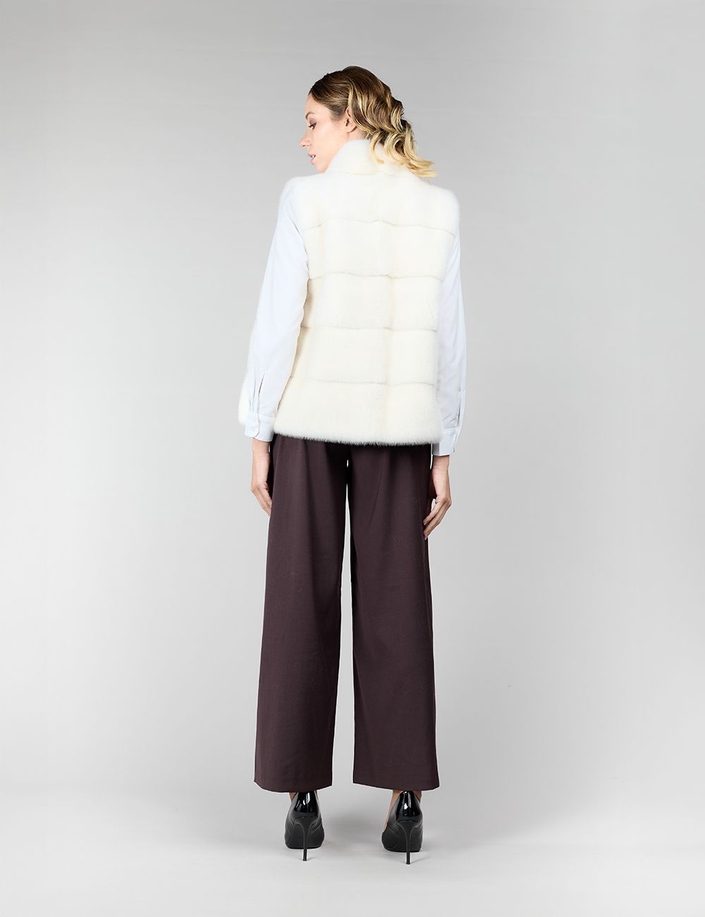 Mink fur vest, white, 60 cm.