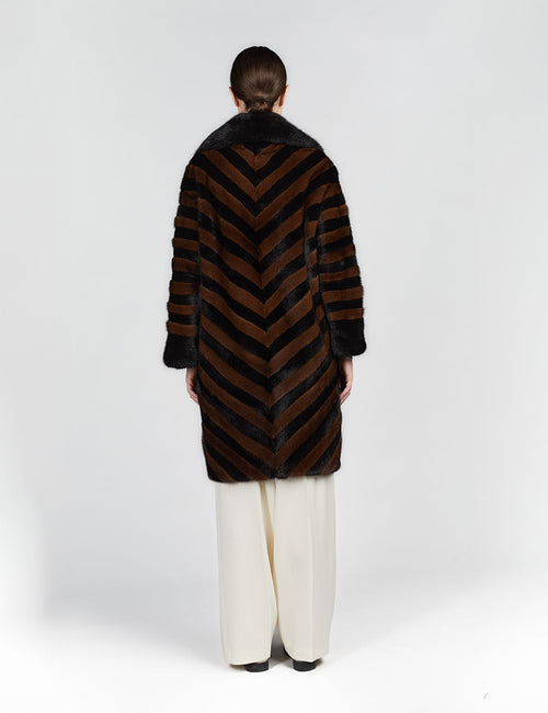 Knee-length mink coat with geometric inlays, demi buff, 95 cm.