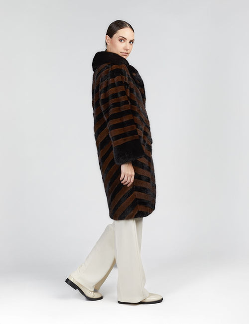 Knee-length mink coat with geometric inlays, demi buff, 95 cm.