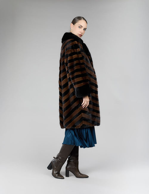 Knee-length mink coat with geometric inlays, demi buff, 95 cm.