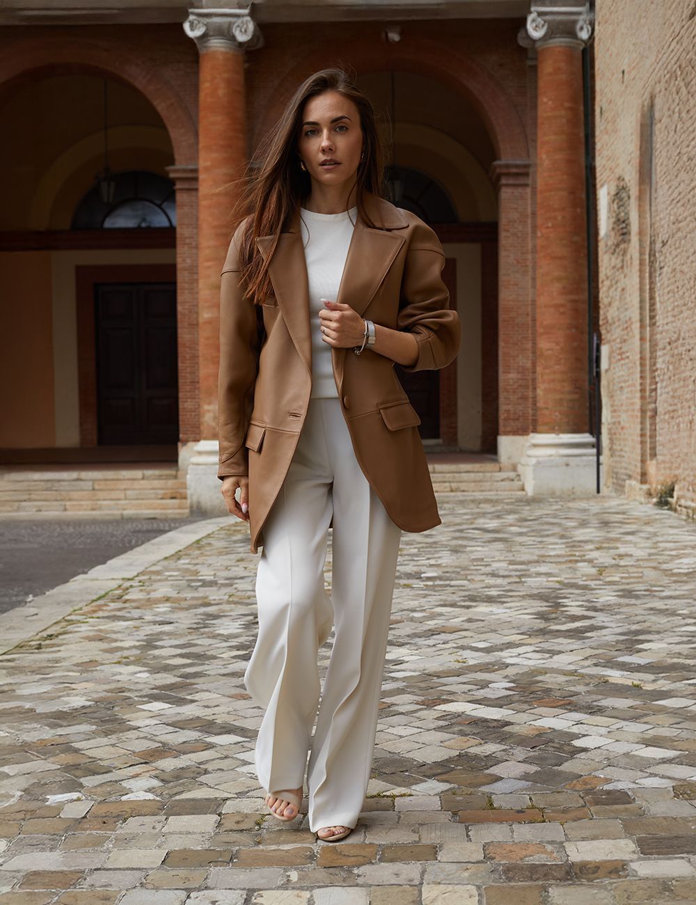 Blazer di pelle oversized cammello 80 cm