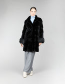 Cappotto di visone con collo inglese e maniche in volpe, nero, 90 cm