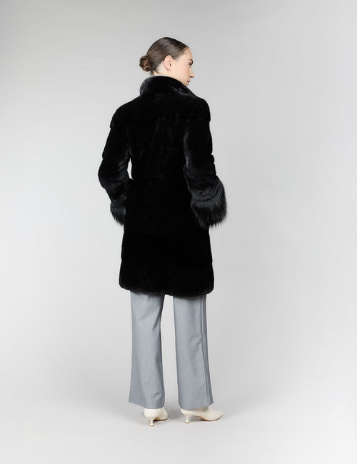 Cappotto di visone con collo inglese e maniche in volpe, nero, 90 cm