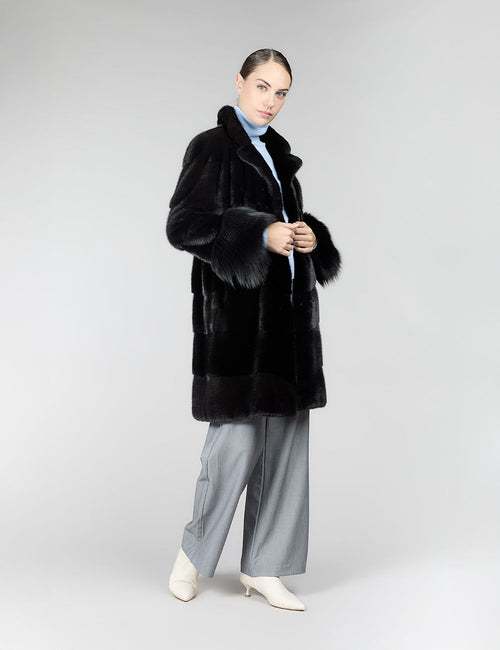 Cappotto di visone con collo inglese e maniche in volpe, nero, 90 cm