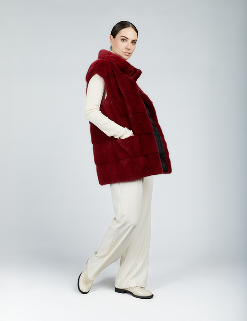 Gilet in visone con collo alto rosso 75cm