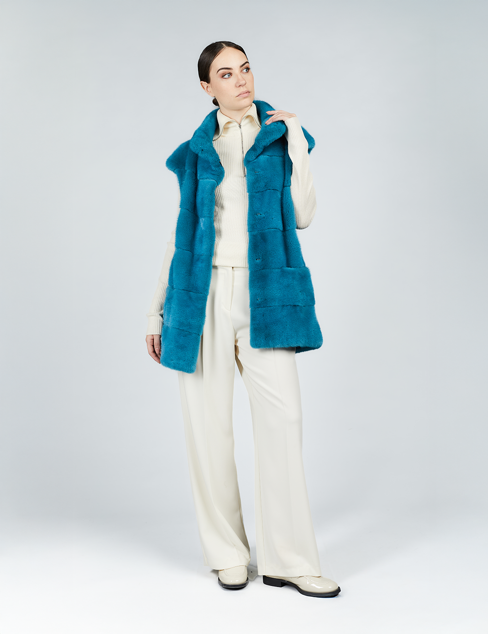Gilet in visone con collo alto turchese 75cm