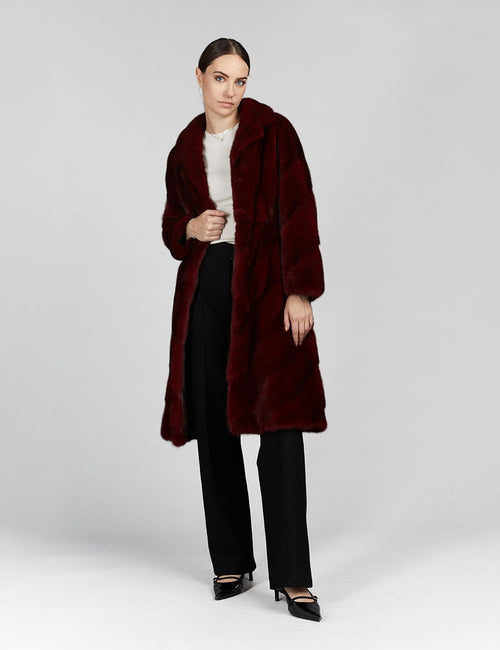 Cappotto in visone aderenre con gonna a ruota rosso 100cm