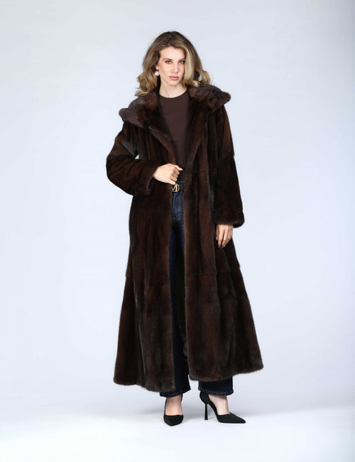 Cappotto in visone con cappuccio