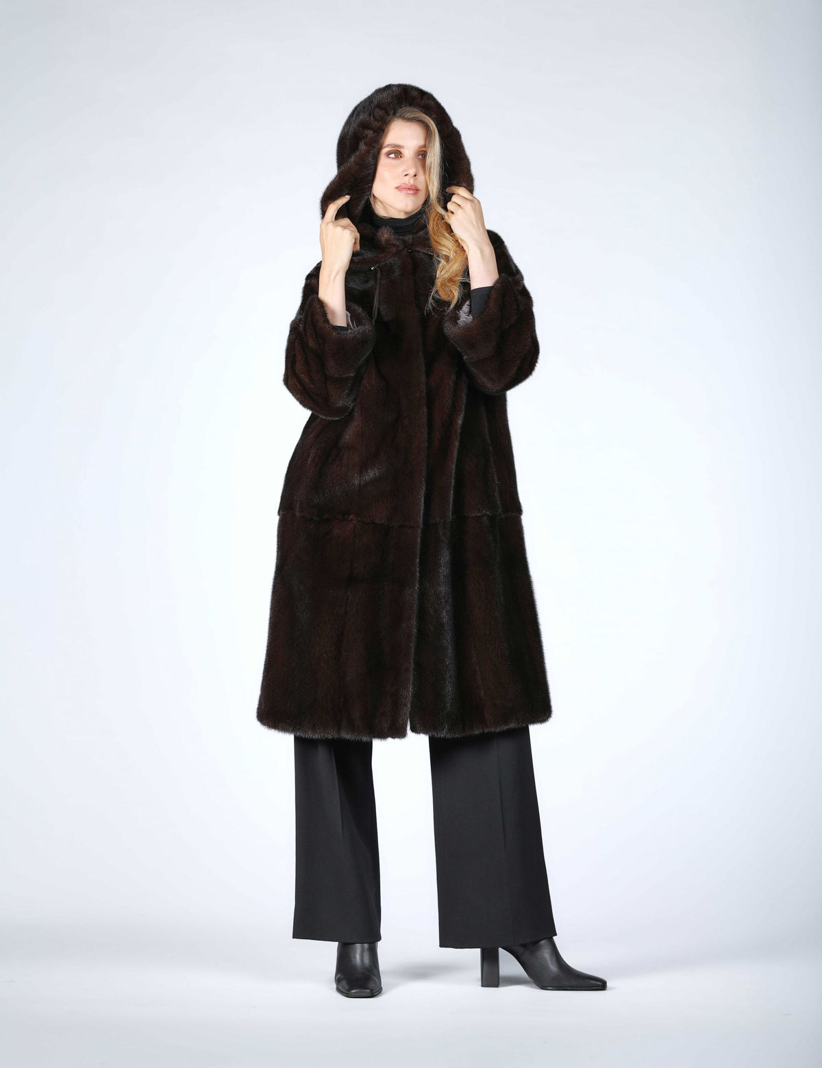 Cappotto in visone con cappuccio