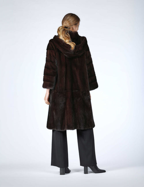 Cappotto in visone con cappuccio