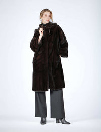 Cappotto in visone con cappuccio