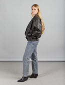 Veste en cuir oversize avec élastique marron de 60cm.