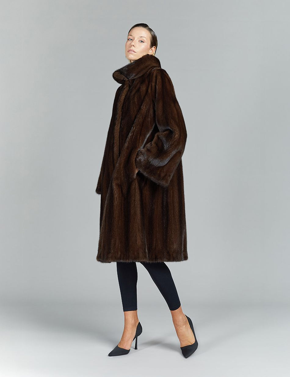 Cappotto in visone con collo alto, svasato, mogano, 105 cm