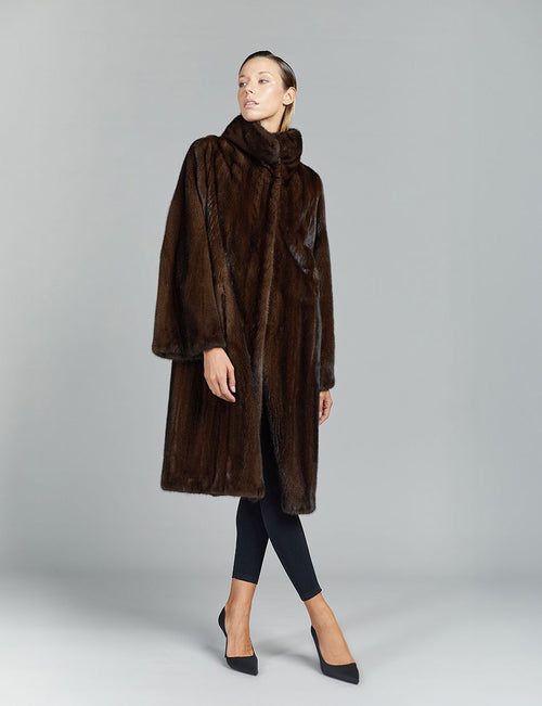 Cappotto in visone con collo alto, svasato, mogano, 105 cm