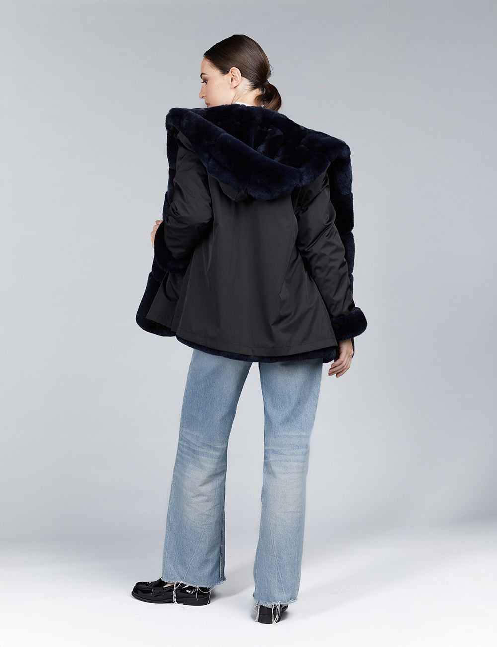 Giacca corta in rex reversibile con cappuccio blu scuro 70cm
