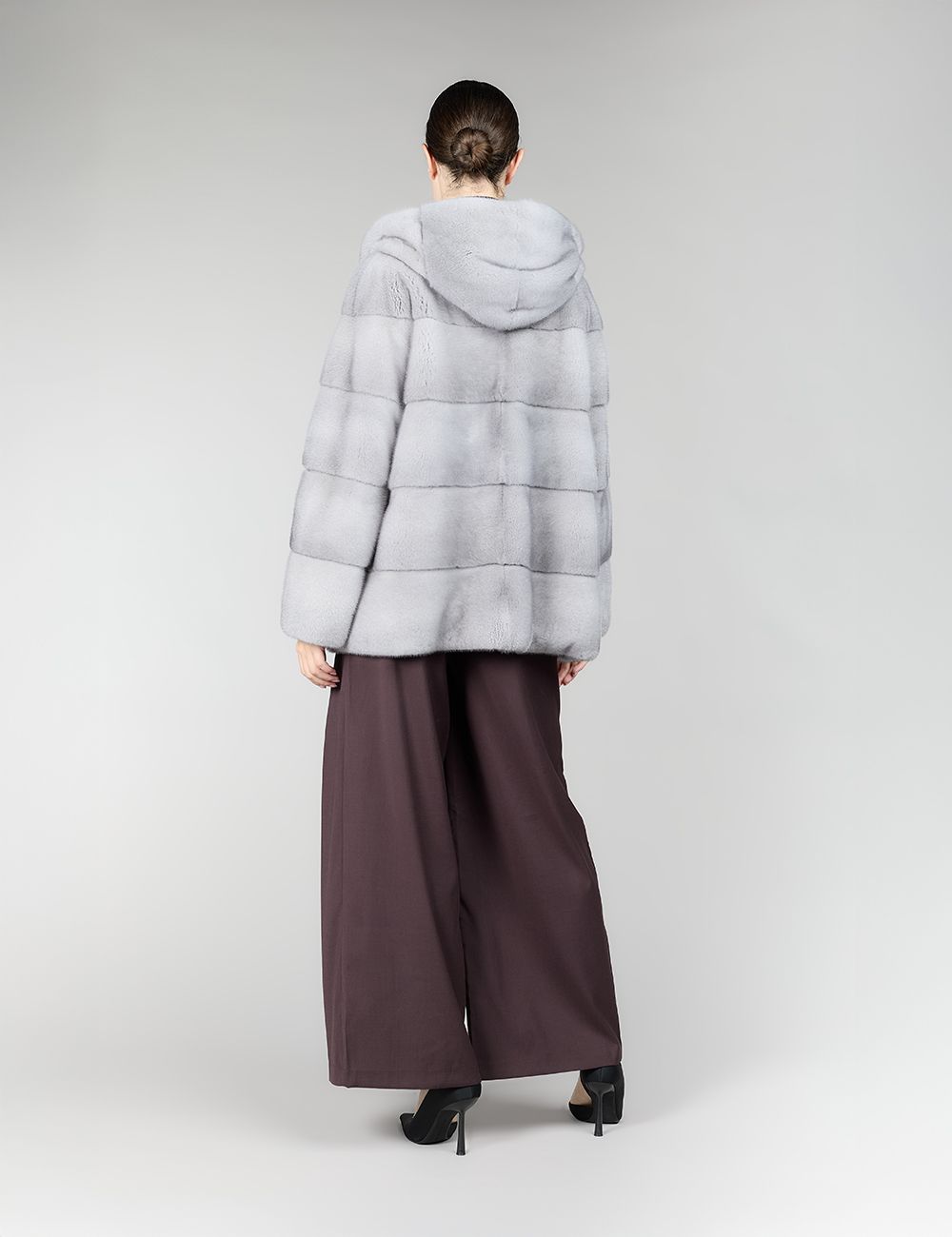 Норковая куртка с капюшоном
