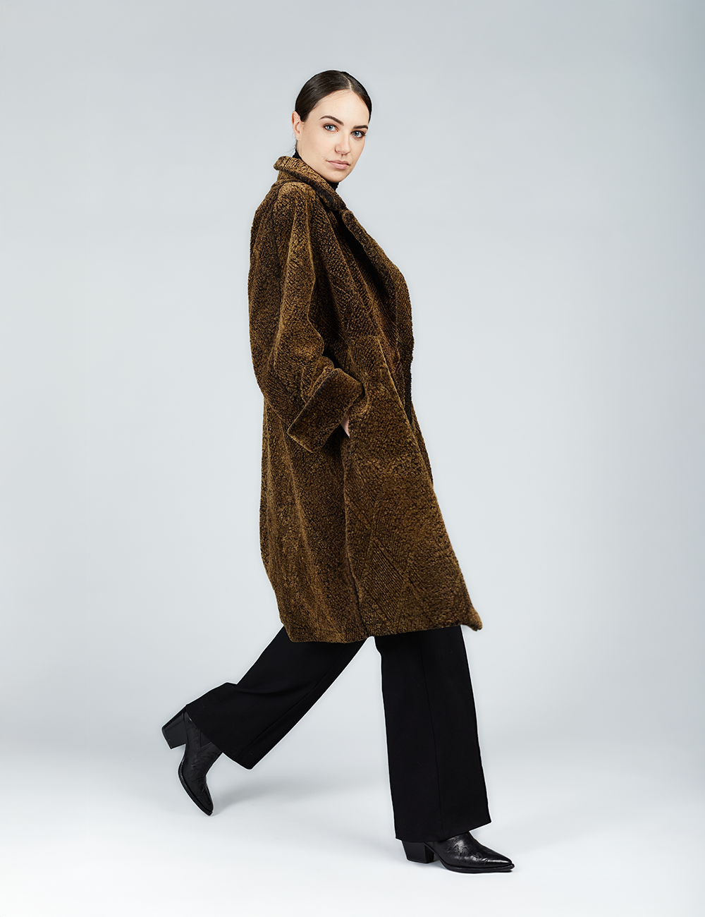 Manteau en peau de mouton avec col anglais et poches appliquées vertes de 100 cm