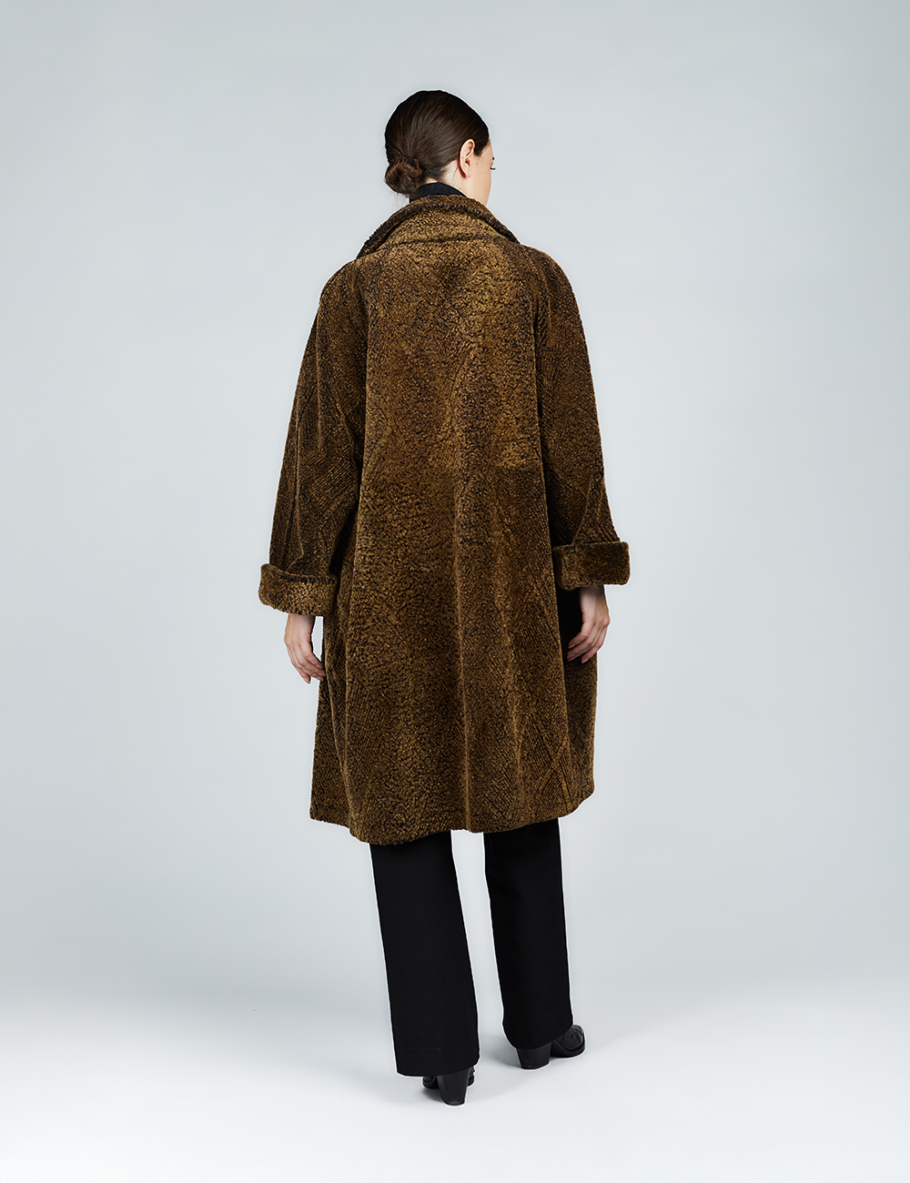 Manteau en peau de mouton avec col anglais et poches appliquées vertes de 100 cm